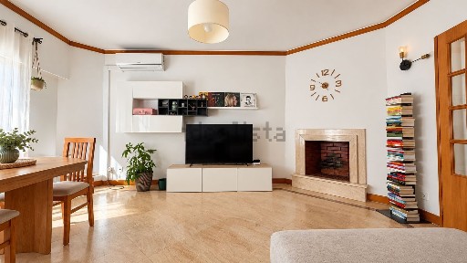Apartamento T2 à venda na Praceta António Andrade, 13