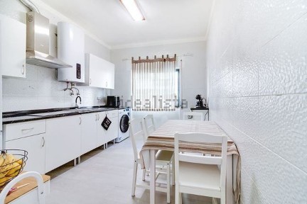 Apartamento T2 à venda na Rua dos Açores, 71