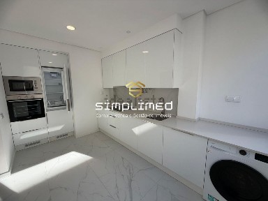 Apartamento T2 à venda na Rua José Augusto Pimenta