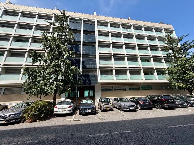 Arrendamento de penthouse na Rua Doutor José Maria Brandão
