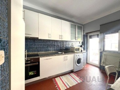 Arrendamento de apartamento T1 na Rua Nova de Santa Cruz