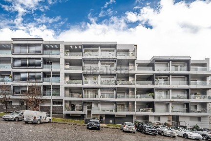 Arrendamento de apartamento T3 na Rua Dom Frei Agostinho de Jesus