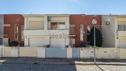 Moradia independente à venda em Santa Maria Oliveira