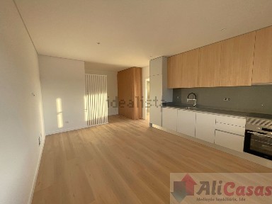 Apartamento T1 à venda na Avenida da Praia, 336