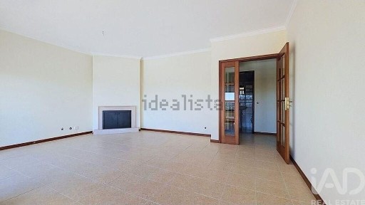 Apartamento T3 à venda em Paços de Brandão
