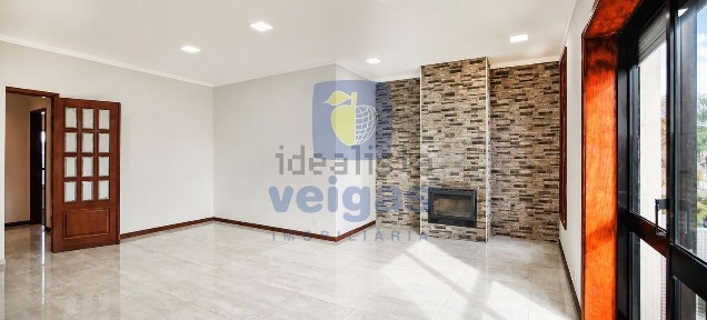 Apartamento T3 à venda na Travessa Escolar