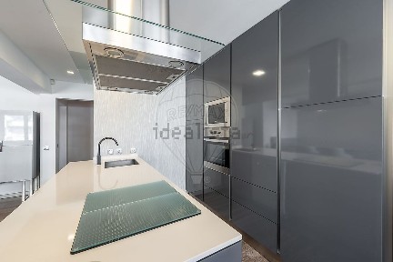 Apartamento T4 à venda na Rua das Cardadeiras