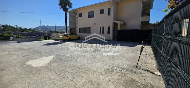 Arrendamento de espaço comercial na Rua da Ponte Nova s/n