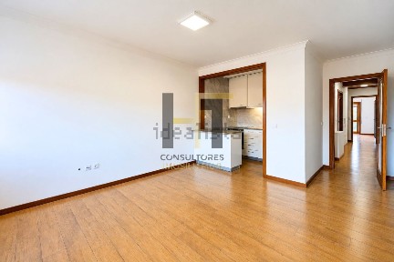 Apartamento T1 à venda na Rua São Roque da Lameira, 1050