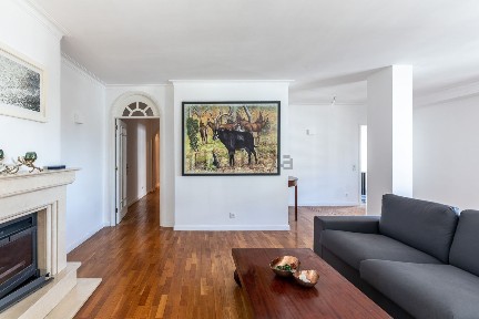 Apartamento T4 à venda na Rua Padre Manuel da Nóbrega