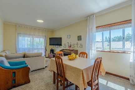 Apartamento T3 à venda na Rua Trindade Coelho, 53