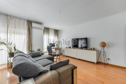 Apartamento T3 à venda na Avenida Doutor Fernando Melo, 261