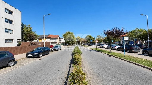 Apartamento T2 à venda na Avenida Doutor Salgado Zenha