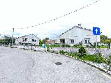 Moradia independente à venda na Cotovia - Quintinha - Venda Nova
