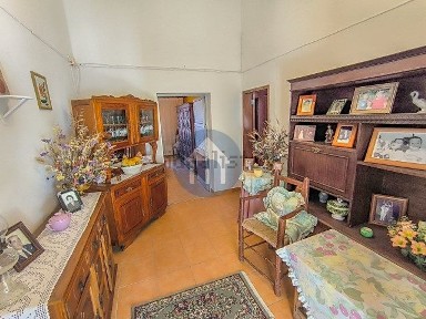 Moradia geminada à venda em Corujos
