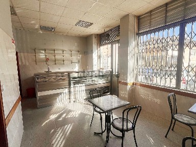 Espaço comercial à venda no Largo Cruz da Era