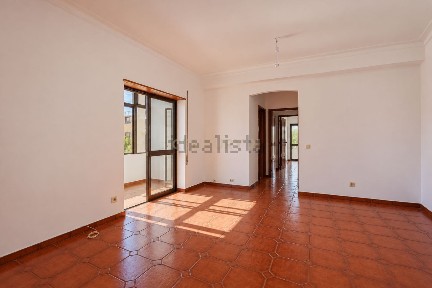 Arrendamento de apartamento T2 na Rua Cidade de Poitiers, 4