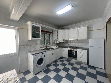 Arrendamento de apartamento T2 na Rua Augusto Fernandes dos Santos Branco, 7