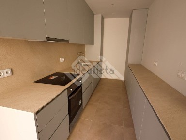 Arrendamento de duplex na Rua do Padre Luís Cabral
