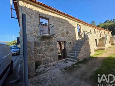 Moradia geminada à venda em Loivo