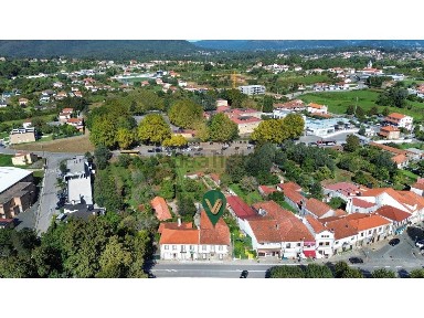Moradia independente à venda no Largo Capitão Gaspar de Castro