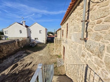 Moradia geminada à venda em Loivo