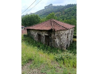 Moradia independente à venda em Vade (São Pedro)