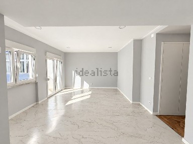Arrendamento de apartamento T2 na Rua Capitão Leitão, 48 a