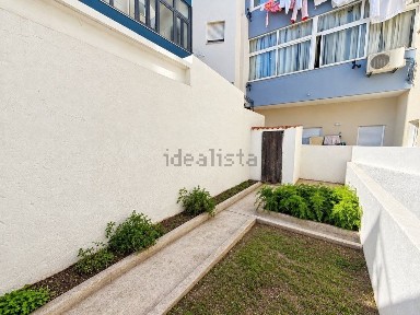 Arrendamento de apartamento T2 na Rua Capitão Leitão, 48 a