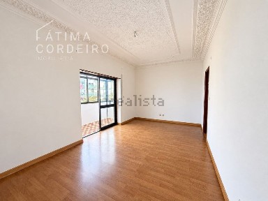 Arrendamento de apartamento T2 na Rua Pinheiro Chagas, 14
