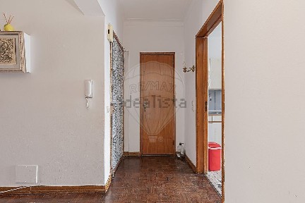 Arrendamento de apartamento T3 na Rua Alves Redol