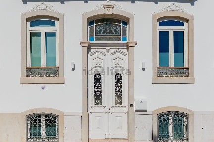Arrendamento de apartamento T2 na Rua Miguel Lupi, 30