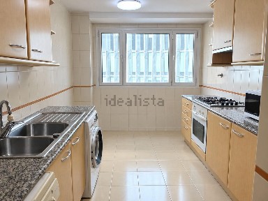 Arrendamento de apartamento T2 na Avenida Fontes Pereira de Melo