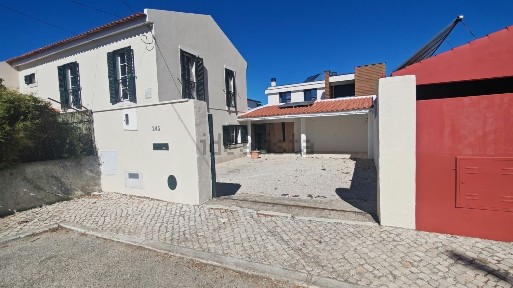 Moradia independente à venda na Rua Altoviso