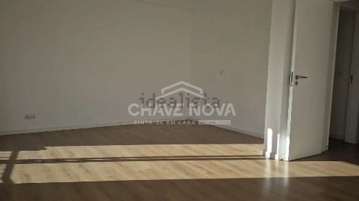 Arrendamento de apartamento T2 na Avenida Almirante Reis