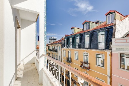 Arrendamento de apartamento T1 na Rua Professor Sousa da Câmara