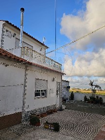 Moradia independente à venda na Rua do Moinho