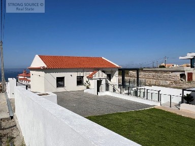 Moradia independente à venda na Atalaia
