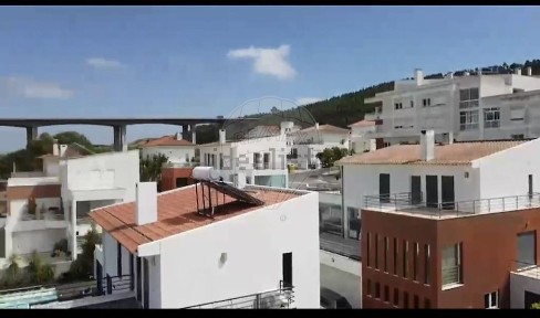 Moradia independente à venda na Barro - Pinheiro de Loures