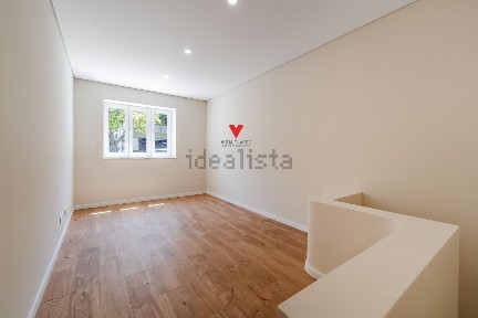 Duplex à venda na Avenida Mouzinho de Albuquerque