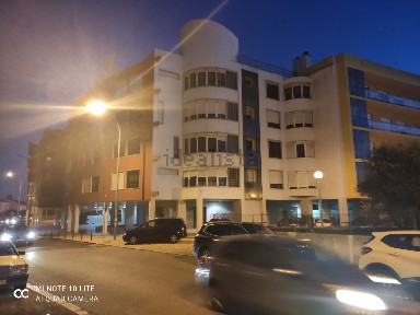 Arrendamento de apartamento T2 na Estrada Mem Martins, 117