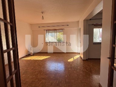 Arrendamento de apartamento T3 no Largo Ana de Castro Osório