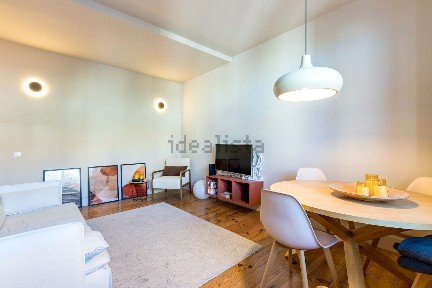 Arrendamento de apartamento T1 na Rua Luís de Camões, 78