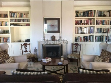 Arrendamento de apartamento T2 na Rua Professor Simões Raposo