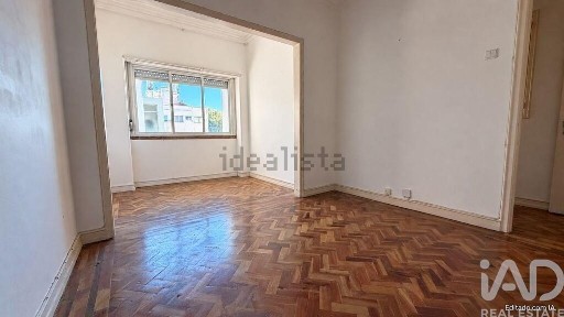 Arrendamento de apartamento T2 na Prazeres - Maria Pia