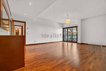 Arrendamento de apartamento T2 na Rua Domingos Leite Pereira, 5