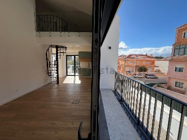 Duplex à venda na Rua Major Serpa Pinto