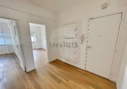 Arrendamento de apartamento T2 na Estrada de Benfica
