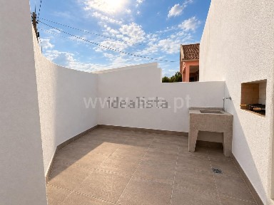 Moradia geminada à venda em Fanhões