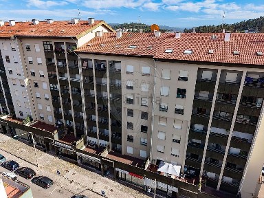Apartamento T3 à venda na Rua Carlos Seixas